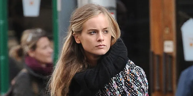 Tetap Cantik Walau Rambut Berantakan? Cressida Bonas Ahlinya!