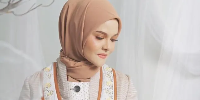 Tetap Pertahankan Gelar Queen Of Galau, Terry Shahab Siapkan Single Terbaru