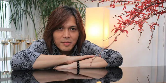 Tetap Solo Karir, Once Bebaskan Teman-Teman Bandnya