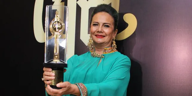 Tetap Tampil Bugar, Ini Tips Sehat Ala Christine Hakim