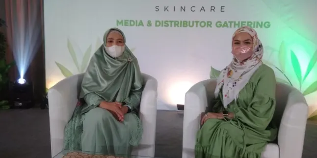Tetap Terlihat Glowing Setelah Lama Tak Muncul, Revalina S Temat Ungkap Rahasia Kecantikan Kulitnya