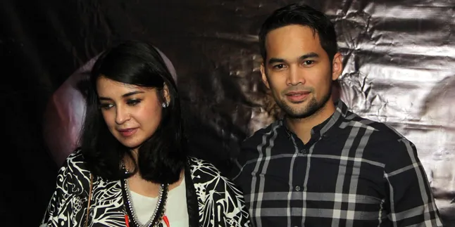 Teuku Wisnu Rela Bawakan Heels Shireen di Resepsi Raffi - Gigi Teuku Wisnu Rela Bawakan Heels Shireen di Resepsi Raffi - Gigi