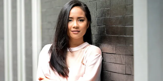 'THE NEXT CHAPTER', Gita Gutawa Lebih Feminim