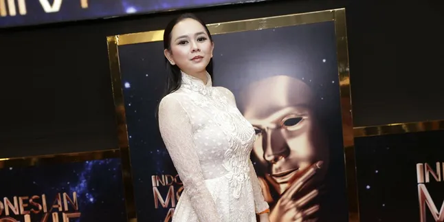 Tiap Tengah Malam, Aura Kasih Buat Tetangga Penasaran Tiap Tengah Malam, Aura Kasih Buat Tetangga Penasaran