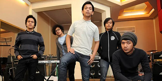 Tiba di Dublin, Rian d Masiv Borong Piringan Hitam