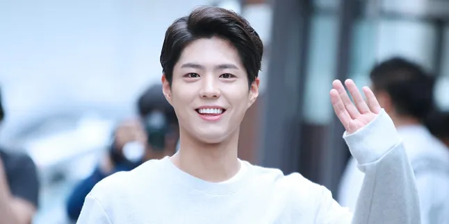 Tiba di Jakarta, Park Bo Gum Hunting Sate Pinggir Jalan & Durian