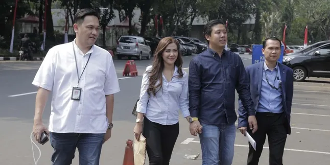 Tiba-tiba Keluar Saat Jalani Pemeriksaan, Rey Utami Tak Banyak Beri Komentar