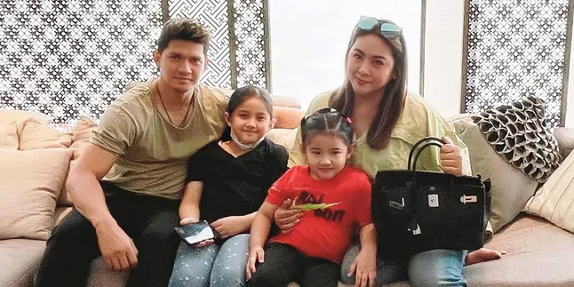 Tidak Mudik, Audy Item dan Iko Uwais Rayakan Hari Raya Idul Fitri di Bersama Keluarga Besar di Rumah Tidak Mudik, Audy Item dan Iko Uwais Rayakan Hari Raya Idul Fitri di Bersama Keluarga Besar di Rumah