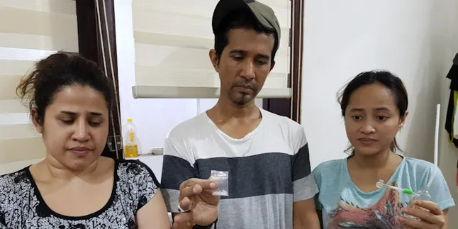 Tiga Anak dan Menantu Elvy Sukaesih Ditangkap Karena Narkoba Tiga Anak dan Menantu Elvy Sukaesih Ditangkap Karena Narkoba