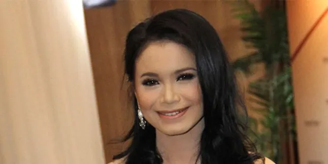 Tiga Hari ke Singapura, Rossa Titipkan Anak ke Orangtua Tiga Hari ke Singapura, Rossa Titipkan Anak ke Orangtua