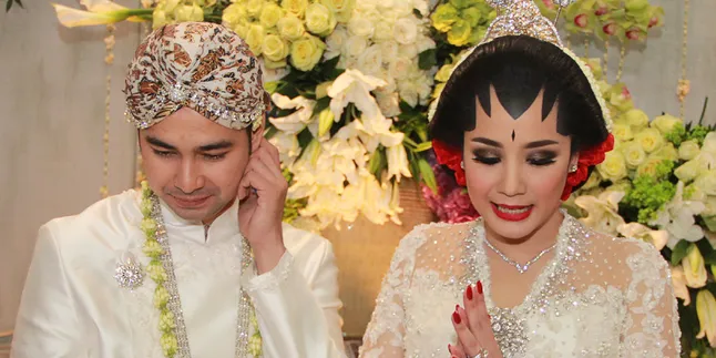 Tiga Musisi Terlibat 'Perang Pinggul' di Resepsi Raffi - Gigi Tiga Musisi Terlibat 'Perang Pinggul' di Resepsi Raffi - Gigi