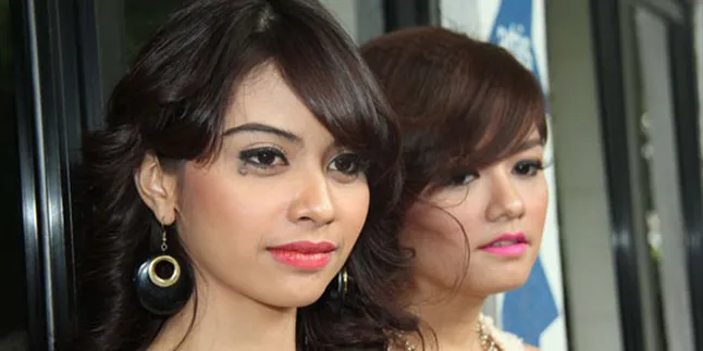 Tika T2: Tiwi Sekarang Beda, Tertutup Banget