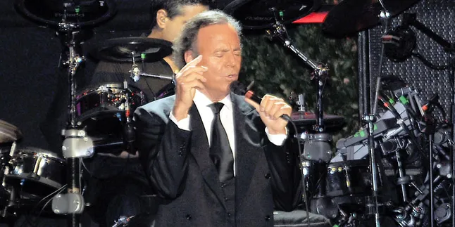 Tiket Konser Julio Iglesias Telah Terjual 90 Persen