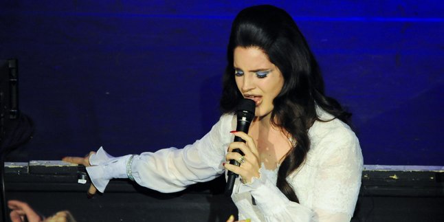 Tiket Konser Lana Del Rey Dijual Dengan Harga Fantastis!