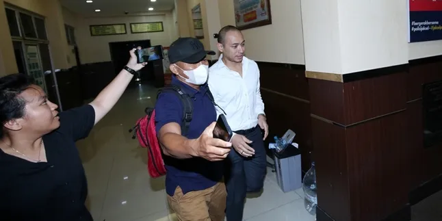 Tiko Aryawardhana Bungkam dan 'Kabur' Usai Serahkan Bukti Tambahan Penggelapan Dana, Begini Penjelasan Pengacara Tiko Aryawardhana Bungkam dan 'Kabur' Usai Serahkan Bukti Tambahan Penggelapan Dana, Begini Penjelasan Pengacara
