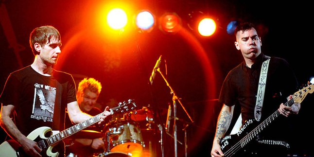 Tim Amstrong Ikutan 'Join' Dengan Band Anti Flag