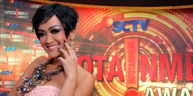 Tim Medis Lakukan Tes Kesehatan Julia Perez