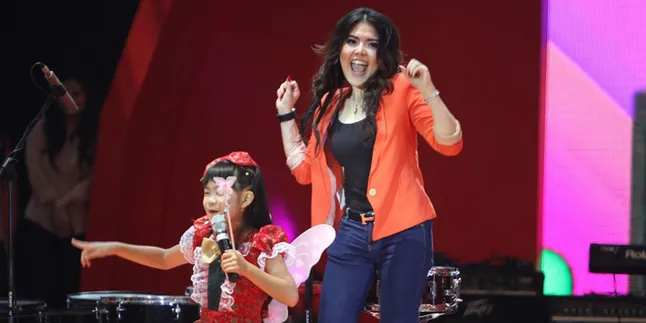 Tina Toon 'Gemaskan'  Para Penonton di Kids Spring Carnival