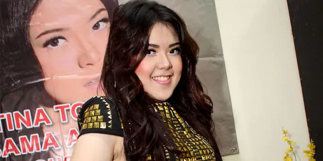 Tina Toon: I'm Vickylicious