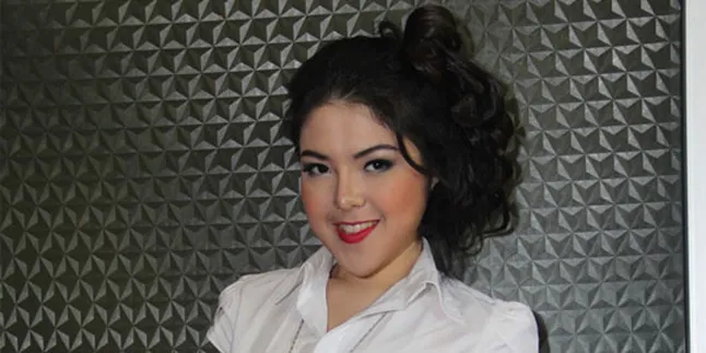 Tina Toon Rayakan Imlek Dengan Korban Banjir