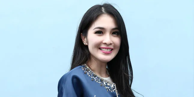 Tinggal Seatap Dengan Suami, Sandra Dewi Minta Kamar Sendiri
