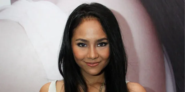 Tinggal Sendiri di Inggris, Gita Gutawa Belajar Mandiri