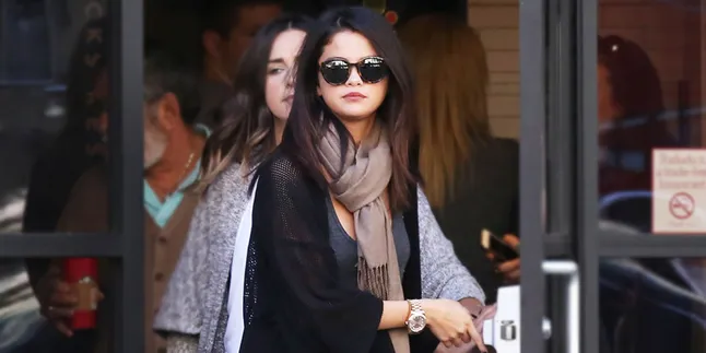 Tinggalkan Justin Bieber, Selena Gomez 'Gandeng' Cowok Ganteng