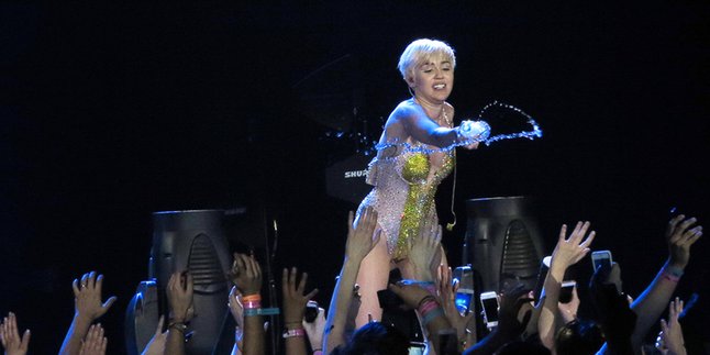 Tinggalkan Twerking, Miley Cyrus Kini Punya Goyangan Baru