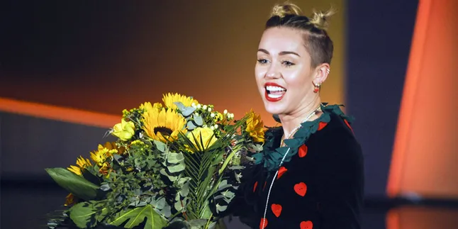 Tingkah Liar Miley Cyrus Dapat Sindiran Keras Dari Kate Winslet!