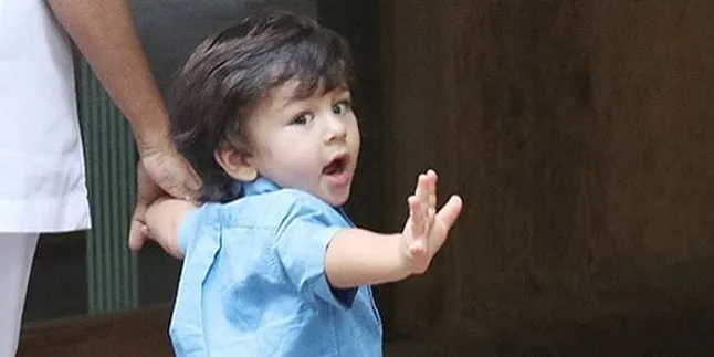 Tingkah Lucu Taimur Ali Khan, Dekap Erat Kaki Saif Ali Khan Tak Mau Lepas