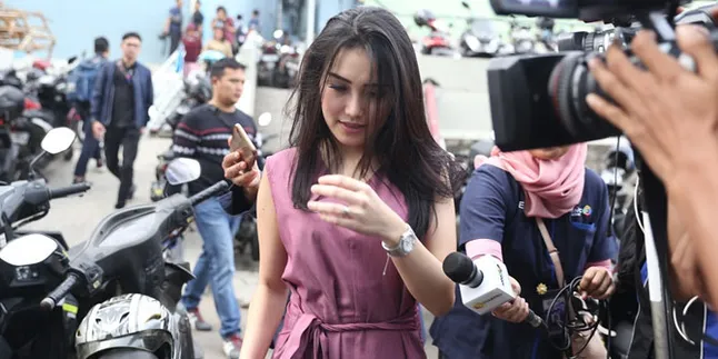 Tips Menjaga Tubuh Ayu Ting Ting, Hobi Lakukan Yoga & Pilates