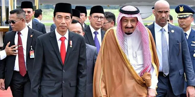Tiru Raja Salman Kenakan Bhist, Bagaimana Penampilan Jokowi?