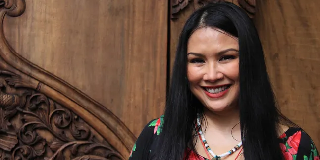 Titi DJ Bantah Pesan Gaun Pengantin