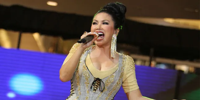 Titi DJ Ingin Jadi Model Catwalk