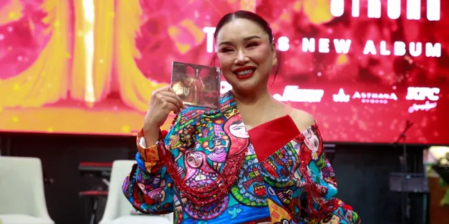 Titi DJ Ungkap Tips Tetap Cantik di Usia 57 Tahun, Ada Rahasia Selain Operasi Anti Aging di Korea Titi DJ Ungkap Tips Tetap Cantik di Usia 57 Tahun, Ada Rahasia Selain Operasi Anti Aging di Korea