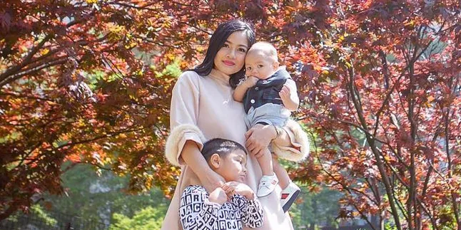 Titi Kamal Beberkan Rahasia Ikatan Kuat Yang Dimiliki Kedua Putranya