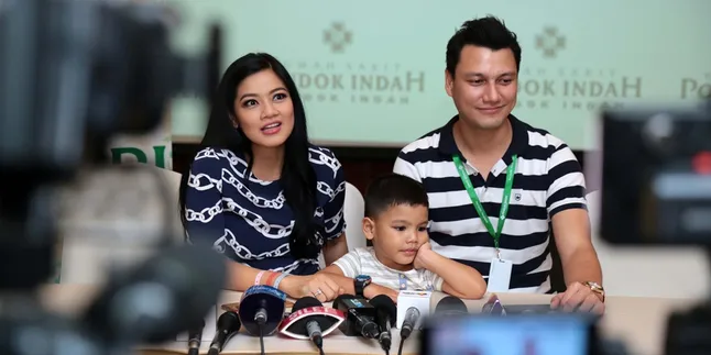 Titi Kamal Terharu Akan Sikap Anak Pertama Saat di Sekolah