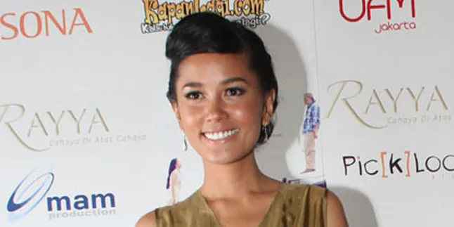 Titi Sjuman Tertantang Lakoni Naskah Puitis 'RAYYA CAHAYA DI ATAS CAHAYA'