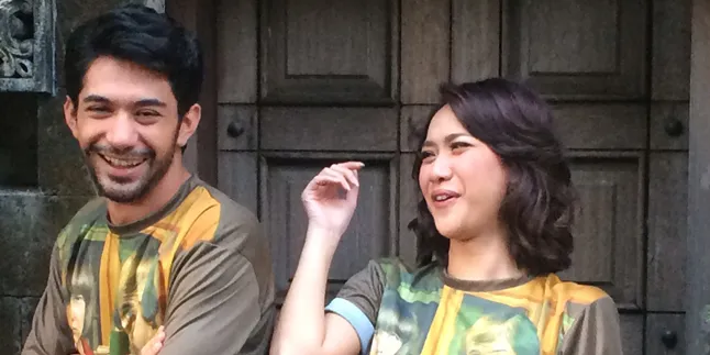 Tokoh Reza Rahadian & BCL di Film 'MY STUPID BOSS' Dibuat Komik Tokoh Reza Rahadian & BCL di Film 'MY STUPID BOSS' Dibuat Komik