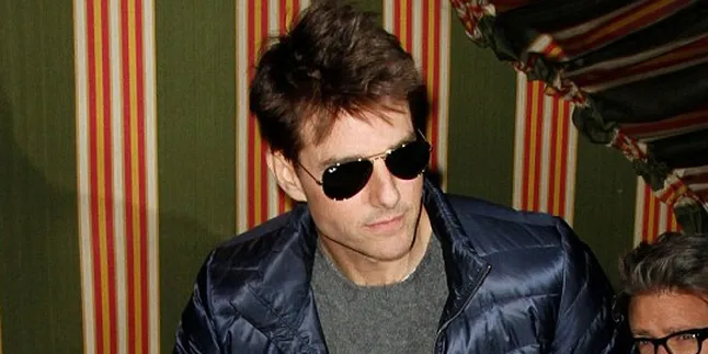 Tom Cruise Ketahuan 'Kencani' Wanita Misterius
