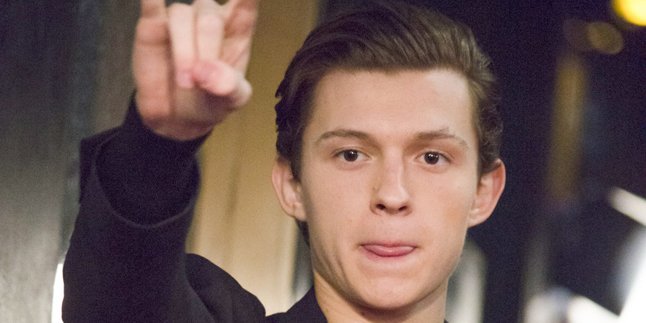 Tom Holland Akui Takut Lakukan Scene Terseram di 'HOMECOMING' Tom Holland Akui Takut Lakukan Scene Terseram di 'HOMECOMING'