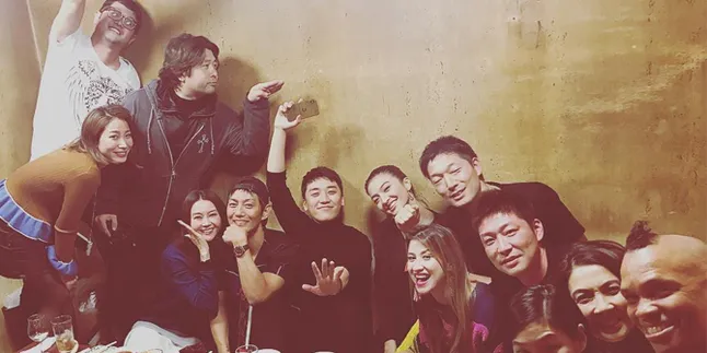 Tonton Konser Big Bang di Jepang, Ibu Raline Shah Foto Berdua Dengan Seungri