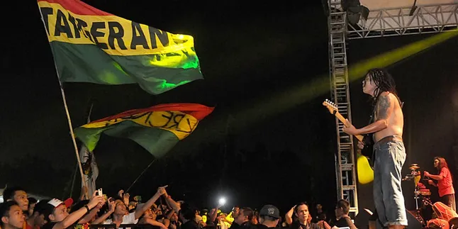 Tony Q Menari Jaipong Saat 'Pesta Pantai'