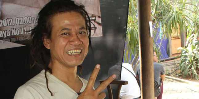 Tony Q Rastafara Kesulitan Hentikan Rokok