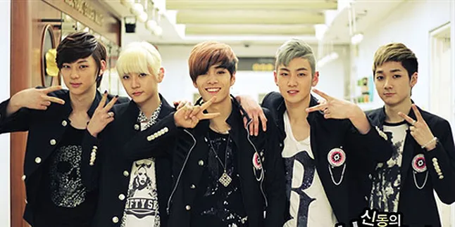 Topan Bolaven Buat Pesawat NUEST Tertahan Satu Jam di Udara