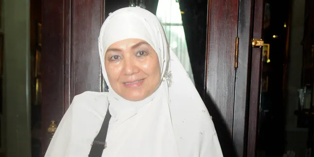 Total Berhijrah, Eva Arnaz Tak Mau Kembali ke Dunia Entertainment Total Berhijrah, Eva Arnaz Tak Mau Kembali ke Dunia Entertainment