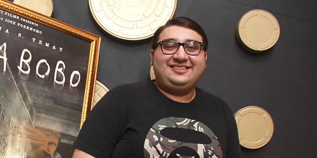 Totalitas, Daniel Topan Tonton Film India 30 Judul