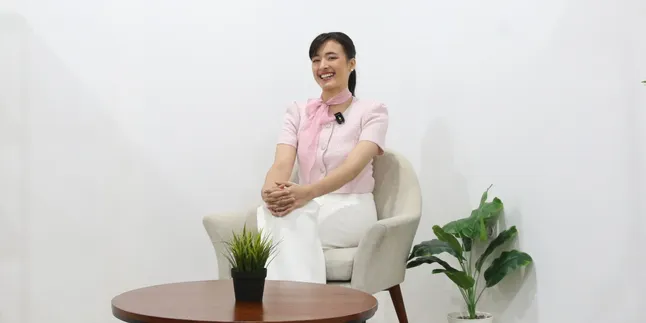 The Totality of Mawar de Jongh as Secretary Kim, Conducting Direct Observations for a Relatable Role