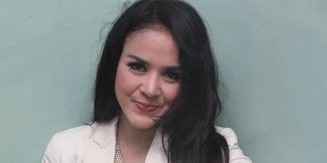 Trauma Calo, Cynthiara Alona Urus Paspor Sendiri