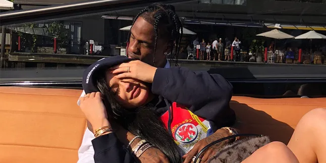 Travis Scott Mengaku Akan Segera Menikah Dengan Kylie Jenner Travis Scott Mengaku Akan Segera Menikah Dengan Kylie Jenner